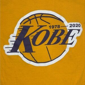 LA Lakers Kobe Bryant Commemorative Long Sleeve T-Shirt

Size Large